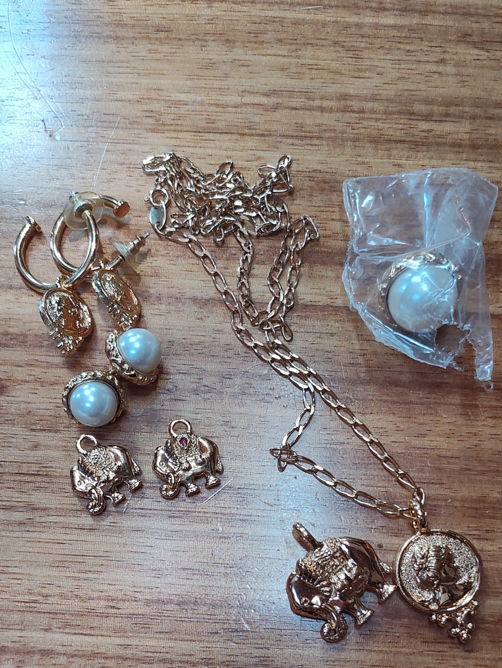 Vintage Avon Gold Tone Pendant Necklace and Earrings Set